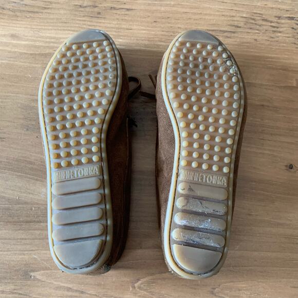 MINNETONKA Moccasin Womens 7 Kilty Hardsole Driving Dusty Brn Suede Fringe 403 - Picture 10 of 15